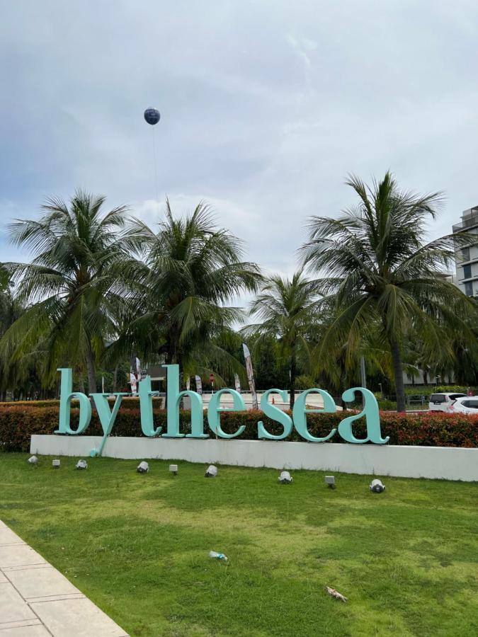 By The Sea Beachfront Designer Suites Penang - Managed By Art Of Tree 峇都丁宜 外观 照片